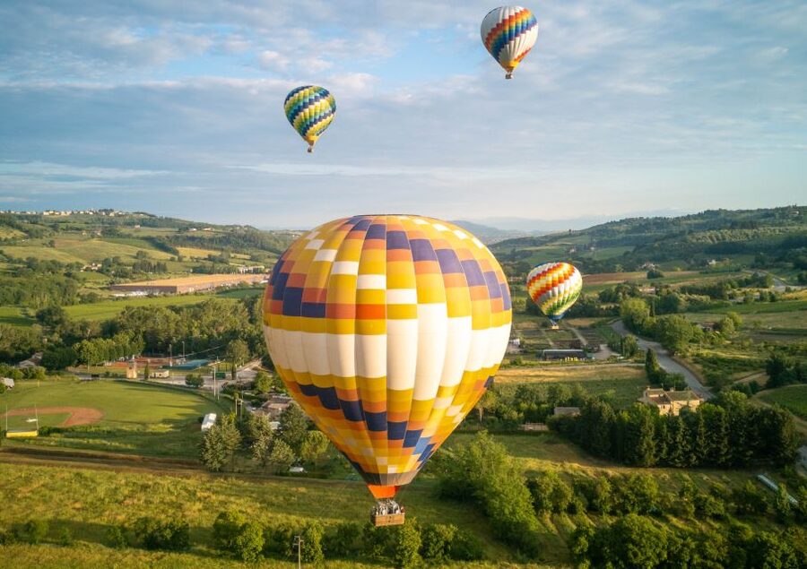 1-Hour Hot Air Balloon Flight Over Tuscany from Lucca - One hour above the Tuscan hills