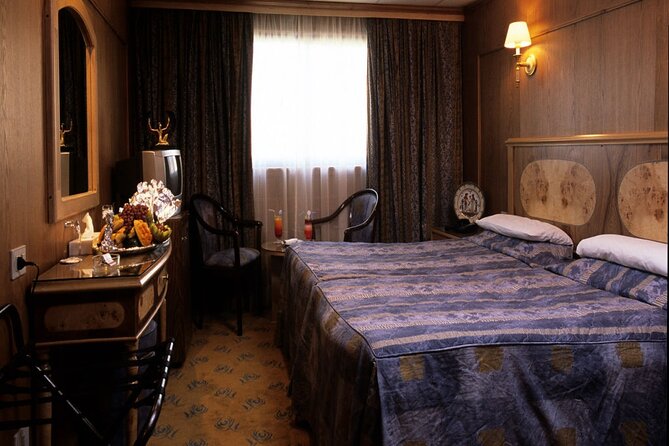 3 Day Nile Cruise from Aswan to Luxor and Hot Air Balloon - Cabins, meals, guides, and group arrangements