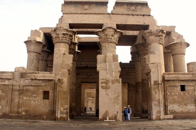 4 Days Nile Cruise From Aswan with Abu Simble and Balloon - Edfu’s Temple of Horus and sailing through the lock