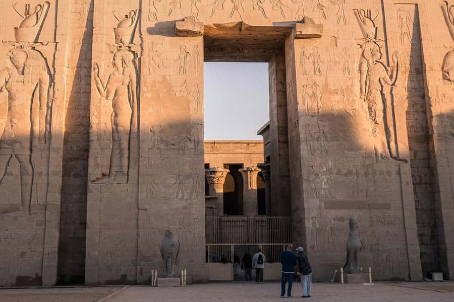 Aswan: 3 Days Nile River Cruise & Hot Air Balloon Ride - Boarding in Aswan and settling into the river pace