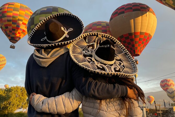 Balloon Flight and Teotihuacan Tour w/Breakfast from Mexico City - A short stop for liquor and craft demonstrations