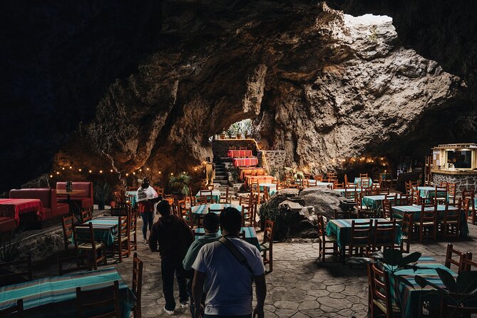 Balloon Flight + Cave Breakfast + Pick Up from CDMX or We Fly - Seeing Teotihuacan from ground level
