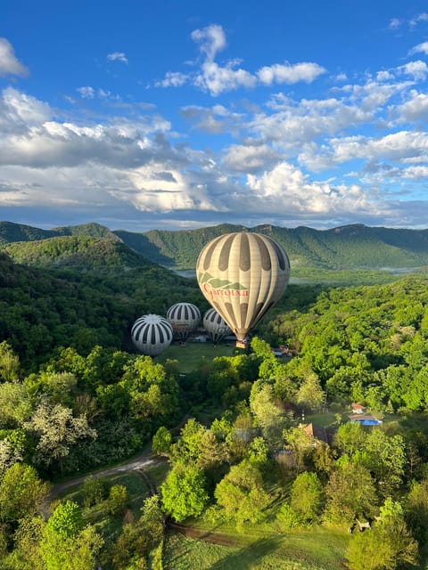Balloon flight in la Garrotxa with transfer from Barcelona - A volcanic morning above La Garrotxa