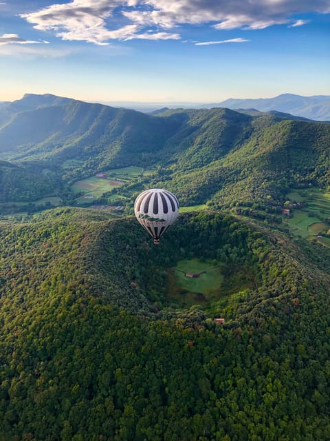Balloon flight in la Garrotxa with transfer from Barcelona - Leaving Barcelona before sunrise