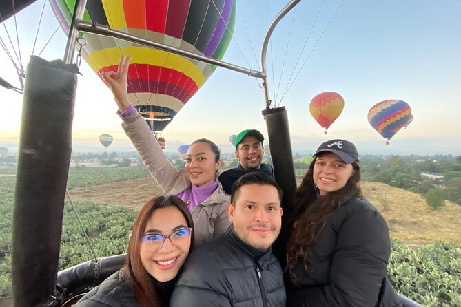 Balloon flight in Teotihuacán from Mexico City - The landing, toast, and certificate