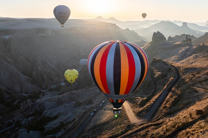 Balloon Flight over Soganli Valley Cappadocia / Lord Balloons - Breakfast while the crew waits for clearance