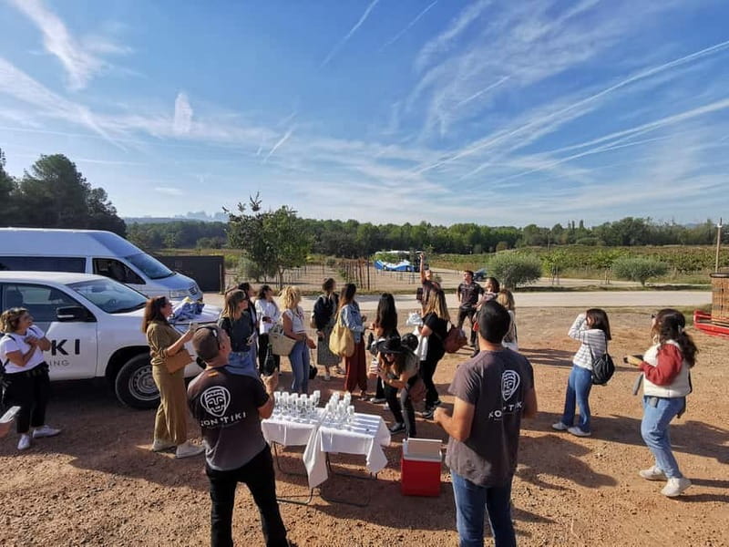 Balloon flight: panoramic view of Montserrat and Transport from Barcelona - Watching the balloon rise at the launch field
