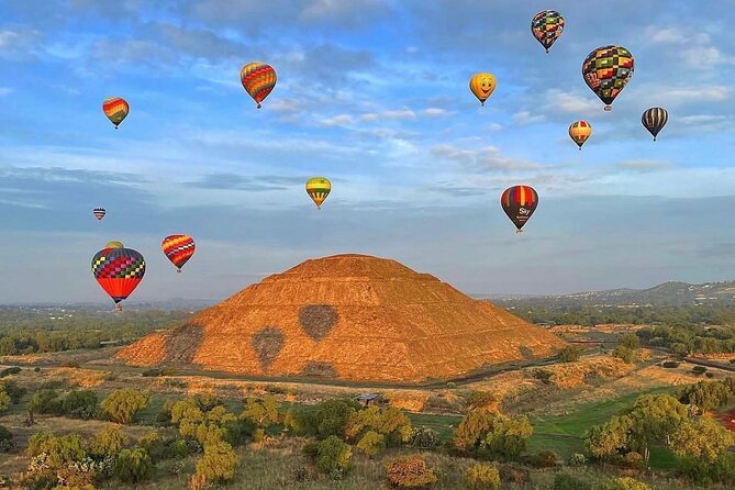 Balloon flight + pick up in CDMX + Breakfast in Cave + Pyramids - The dawn pickup from Mexico City