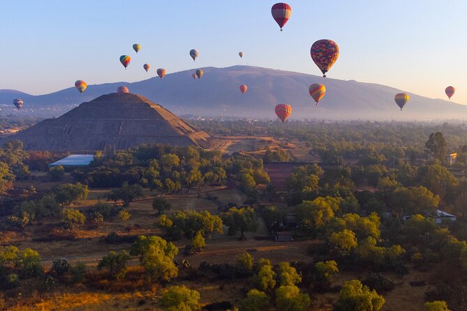 Balloon flight + pick up in CDMX + Breakfast in Cave + Teotihuacan - Sunrise over Teotihuacan, with nature in charge