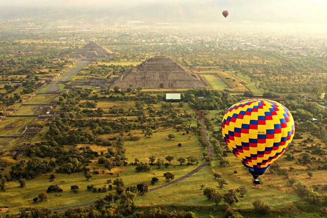 Balloon Flight with Breakfast in a Natural Cave and Transportation from CDMX - Breakfast inside La Cueva