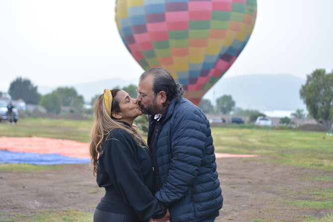Balloon Flight with Breakfast in Cave and Pyramids of Teotihuacan - Obsidian, agave, and the artisan stop