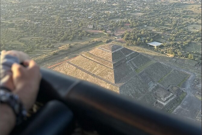 Balloon flight with breakfast in Cave and Pyramids tour from CDMX - Walking through the Teotihuacan ruins