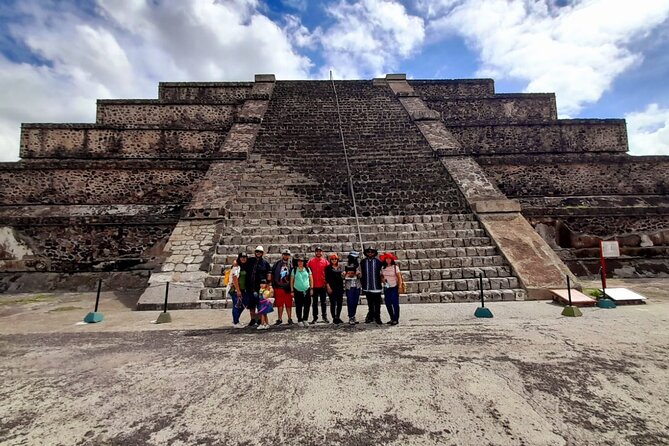 Balloon flight with private transportation and guided tour to Teotihuacán - Breakfast at a local restaurant after the flight