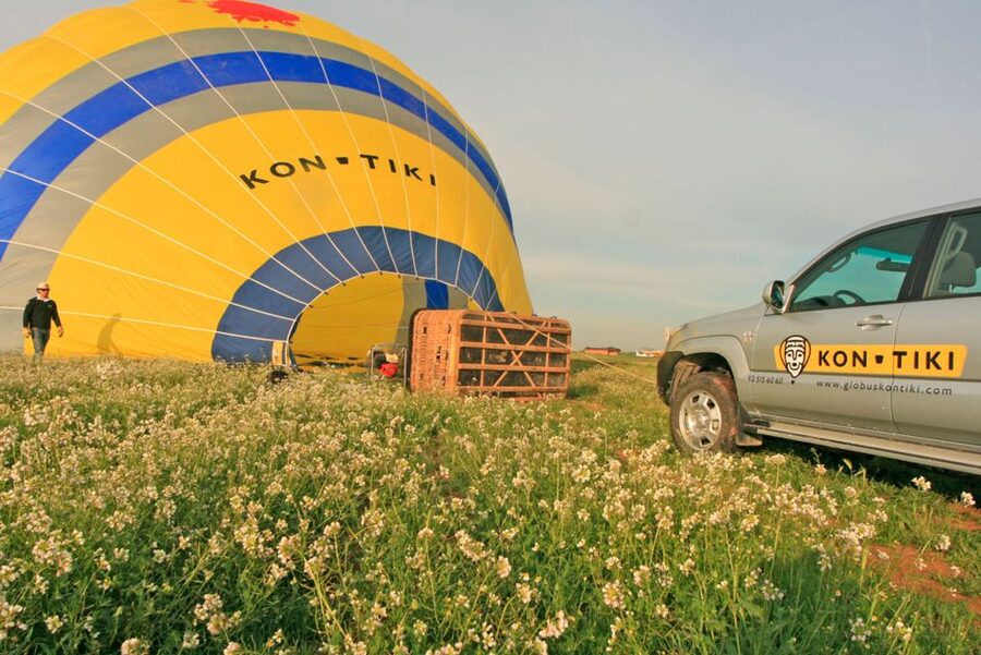 Barcelona: Montserrat Hot-Air Balloon & Monastery Experience - What the small group changes