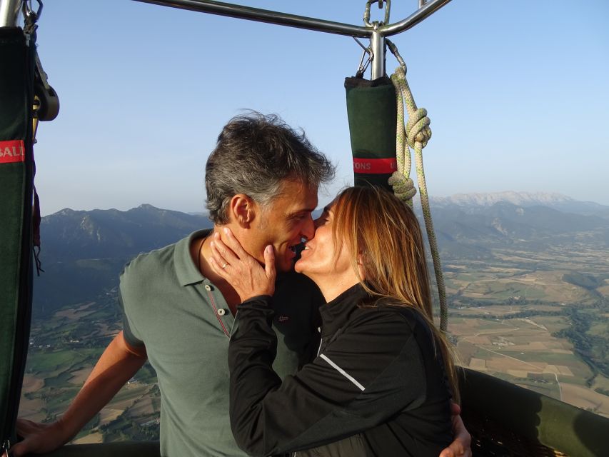 Barcelona: Private Hot Air Balloon Ride - Watching the balloon rise before takeoff