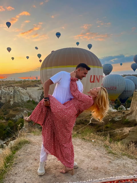 Breakfast with balloons in the valley ( private table ) - Who will enjoy this most?