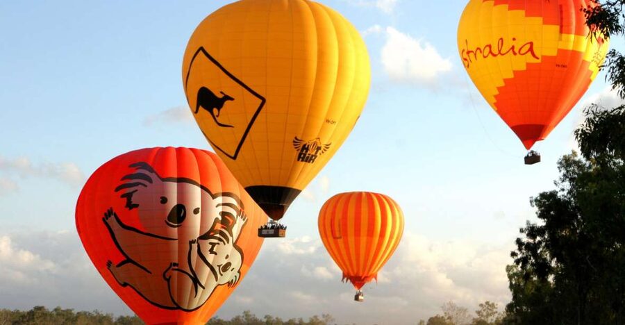 Cairns: Hot Air Balloon Flight with Transfers - The flight: quiet views, expert commentary, and changing light