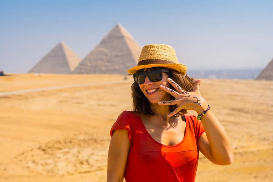 Cairo: Private 5-Day Egypt Tour with Alexandria & Balloon - Day 1: Giza, Tutankhamun, and a flight south