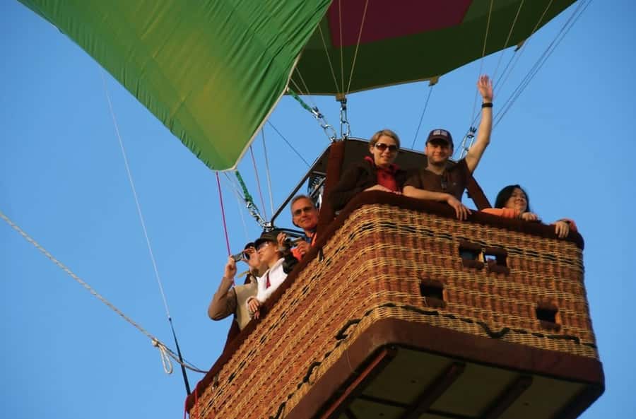 Camden Valley: Sunrise Hot Air Balloon Flight With Breakfast - Meeting the Balloon Aloft Crew
