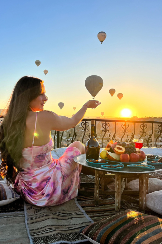 Cappadocia: Terrace Photo Spot With Balloon Flight View - Why the sunrise terrace works so well