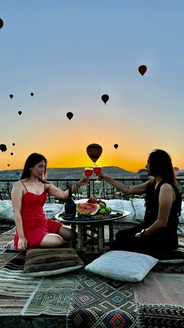 Cappadocia: Terrace Photo Spot With Balloon Flight View - Coffee, drinks, and comfort