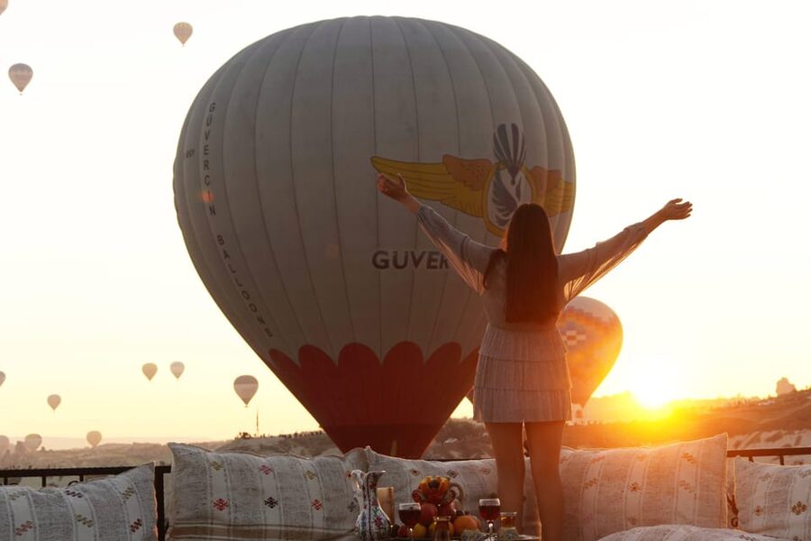 Cappadocia: Terrace Photo Spot With Balloon Flight View - Best occasions for booking