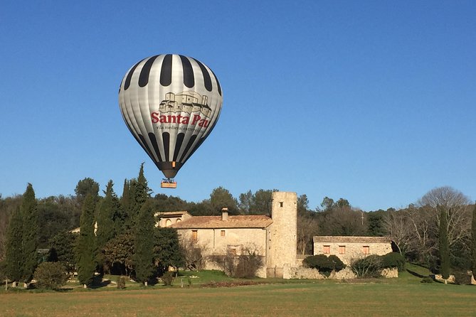 Catalonia Hot Air Balloon Ride and Breakfast over the Volcanoes of la Garrotxa - A calm ride with useful pilot commentary