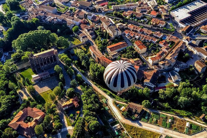 Catalonia Hot Air Balloon Ride and Breakfast over the Volcanoes of la Garrotxa - Packing the balloon, then eating a Catalan brunch