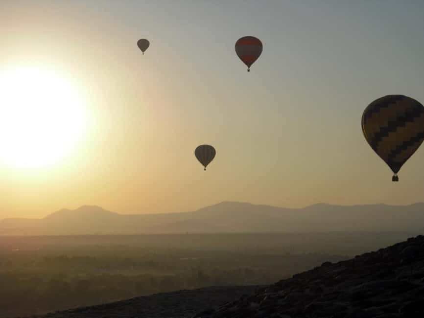 CDMX: Teotihuacan Hot Air Balloon with Breakfast - The balloon flight over Teotihuacan
