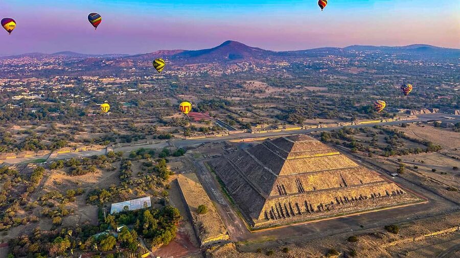 CDMX: Teotihuacan Hot Air Balloon with Breakfast - The obsidian workshop and tequila stop