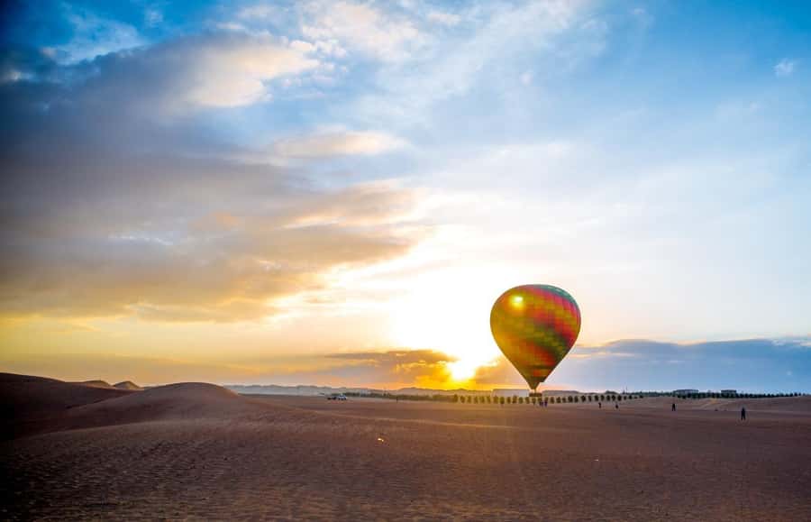 Dubai: Private Hot Air Balloon Tour Over the Dubai Desert - Should you book the private Dubai balloon ride?