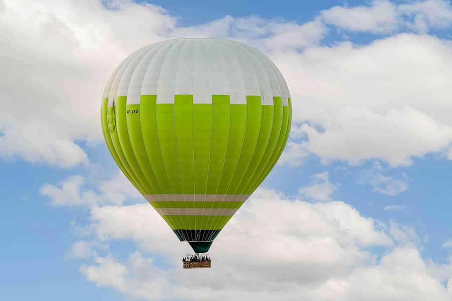 Dubai: Sunrise Hot Air Balloon Ride with Transfers - Pilot skill matters more than the postcard view
