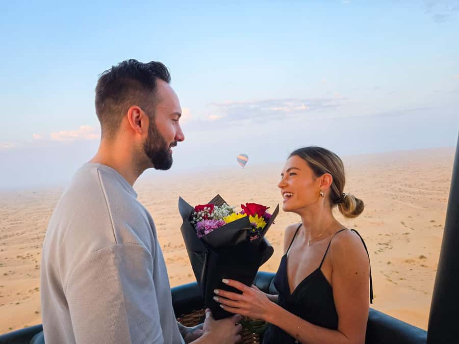 Dubai: Sunrise Hot Air Balloon Ride with Transfers - What to wear and what to leave behind