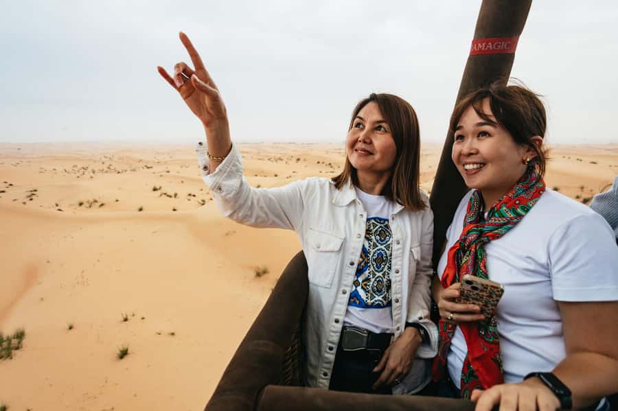 Dubai: Sunrise Hot Air Balloon Tour Over the Desert - Why a sunrise balloon ride suits Dubai