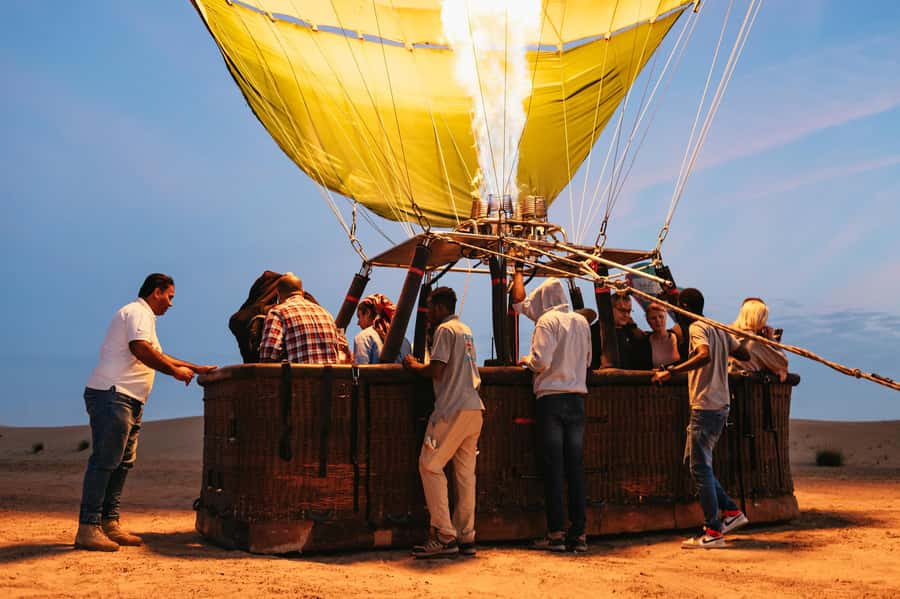 Dubai: Sunrise Hot Air Balloon Tour Over the Desert - Coffee, tea, and the safety briefing