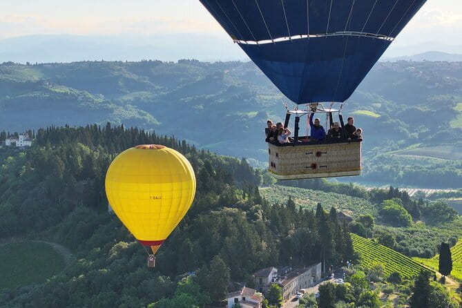 Experience the Magic of Tuscany from a Hot Air Balloon - Choosing your place in the basket