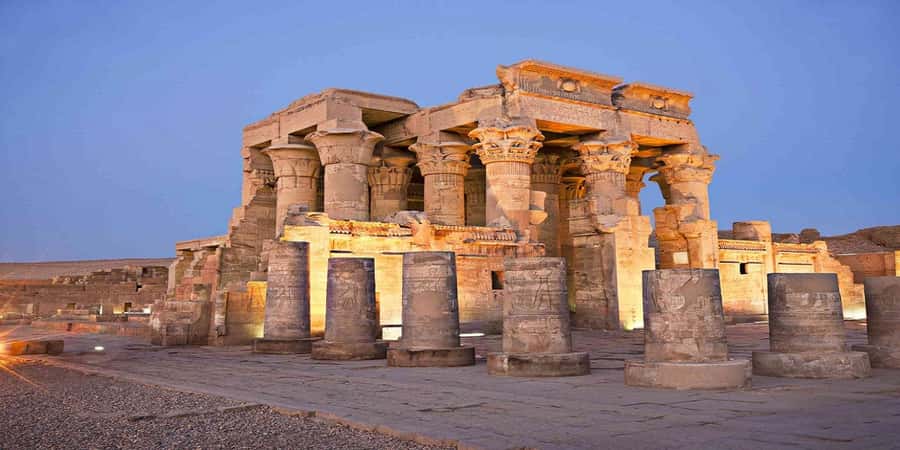 From Aswan: 5-Day Nile Cruise to Luxor with Hot Air Balloon - Day 3: Edfu by horse-drawn carriage