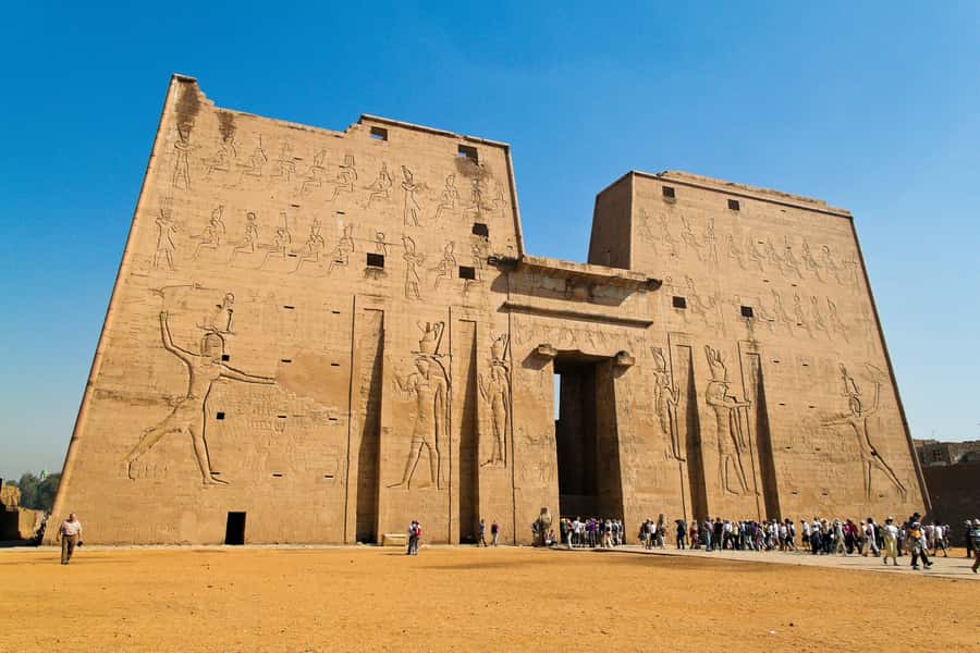 From Cairo: 3-Day Nile Cruise with Hot Air Balloon & Flights - Day Three: Horse Carriage to Edfu’s Temple of Horus