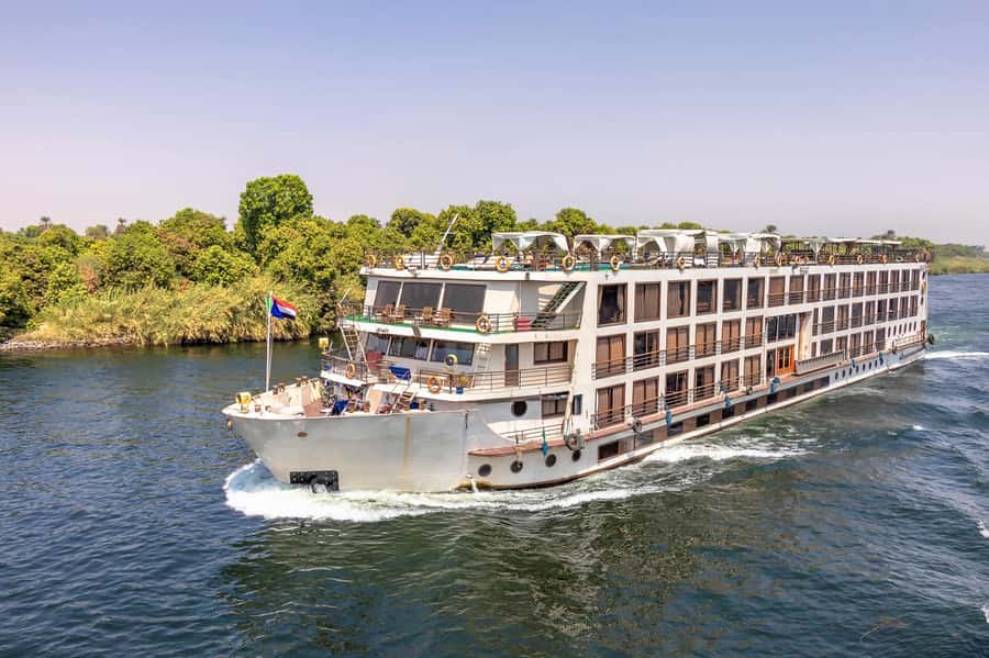 From Cairo: 4-Day Nile Cruise to Aswan w/ Balloon & Flights - Flying from Cairo to Luxor and meeting the Nile