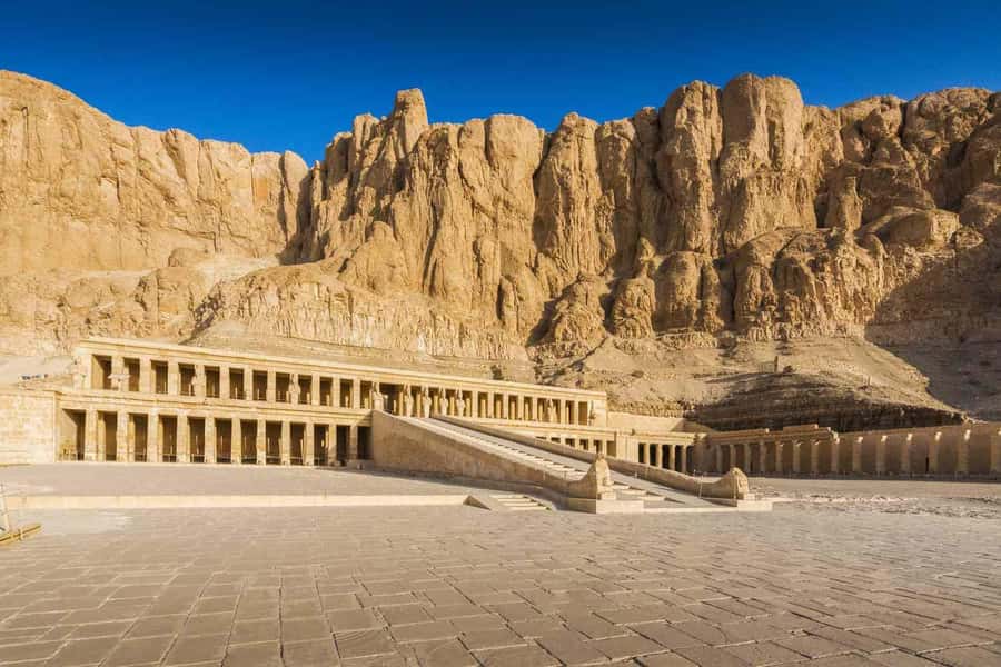 From Cairo: 4-Day Nile Cruise to Aswan w/ Balloon & Flights - Edfu by horse-drawn carriage