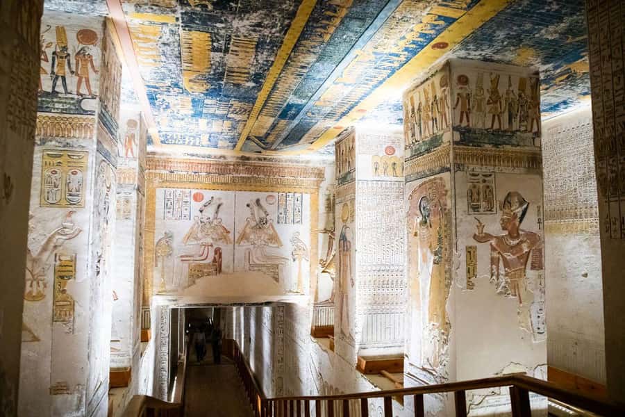From Cairo: 5-Day Tour with Nile Cruise, Balloon, & Flights - Day 3: Abu Simbel, sailing, and the two gods of Kom Ombo