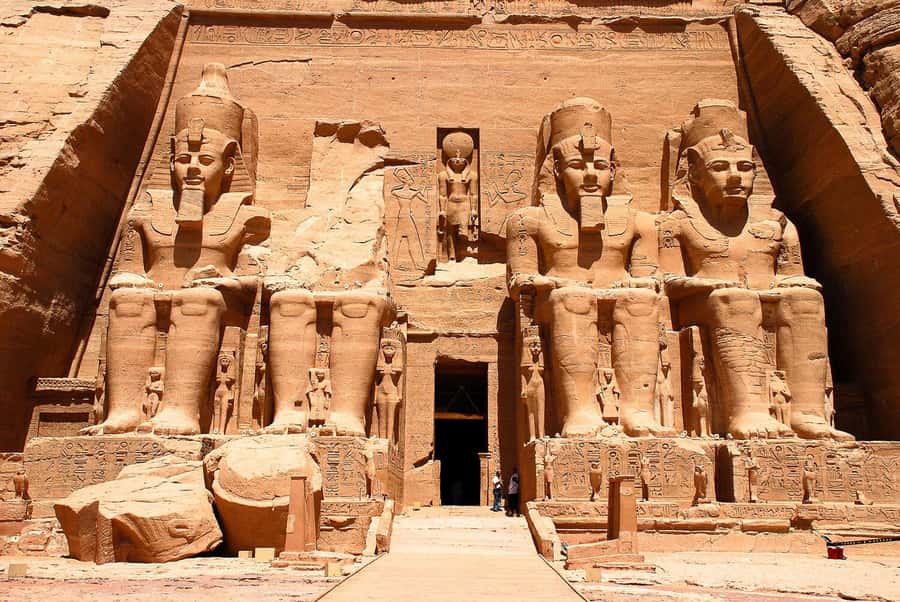 From Cairo: 5-Day Tour with Nile Cruise, Balloon, & Flights - Day 4: Edfu by horse carriage