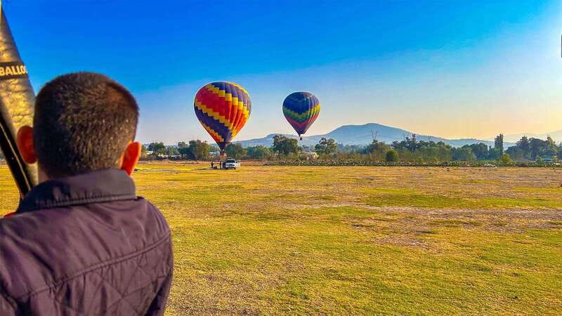 From CDMX: Hot air balloon ride, guided visits to Teotihuacan and Guadalupe - Walking the Avenue of the Dead