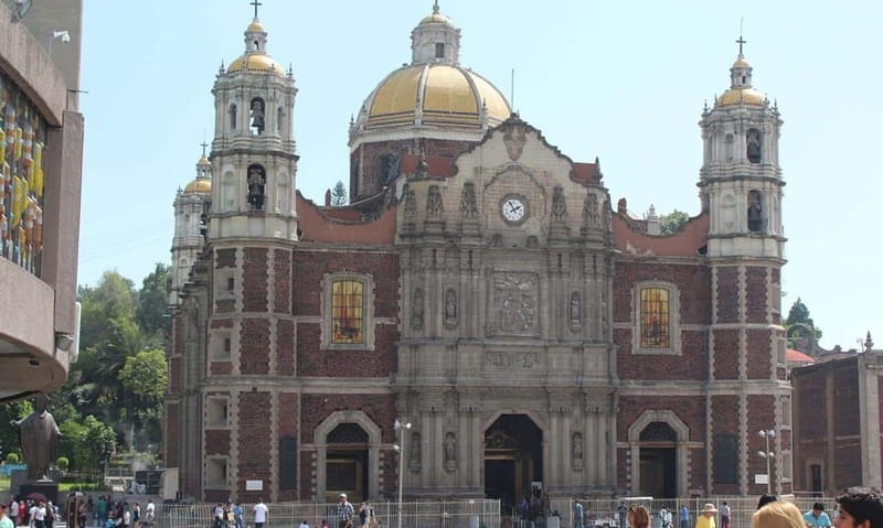 From CDMX: Hot air balloon ride, guided visits to Teotihuacan and Guadalupe - Meeting the group on Paseo de la Reforma