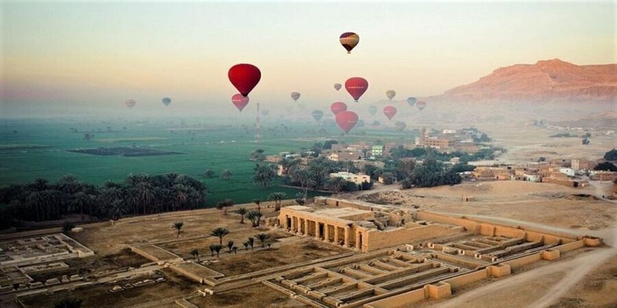From Hurghada: 1-Night in Luxor, Hot Air Balloon, & Transfer - Above Luxor at sunrise