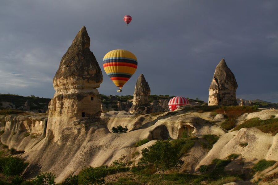 From Istanbul: Cappadocia Highlights 2-Day Tour with Balloon - From a dark Istanbul morning to Uçhisar Castle