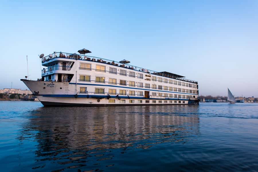 From Luxor: 4-Day Nile Cruise to Aswan with Balloon Ride - Day 2: Balloon views, royal tombs, and a long afternoon
