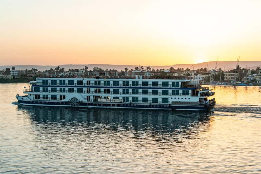 From Luxor: 7-Day Nile Cruise to Aswan with Hot Air Balloon - Day 2: Edfu’s Horus Temple and Kom Ombo’s two gods