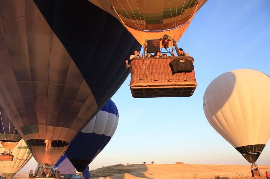 From Madrid: Hot Air Balloon over Segovia with Transfer - The landing, picnic, and Cava toast