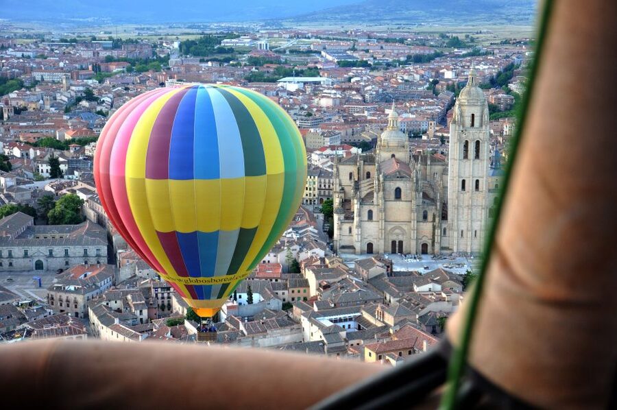 From Madrid: Hot Air Balloon Ride in Segovia with Pickup - Small details that make the morning better